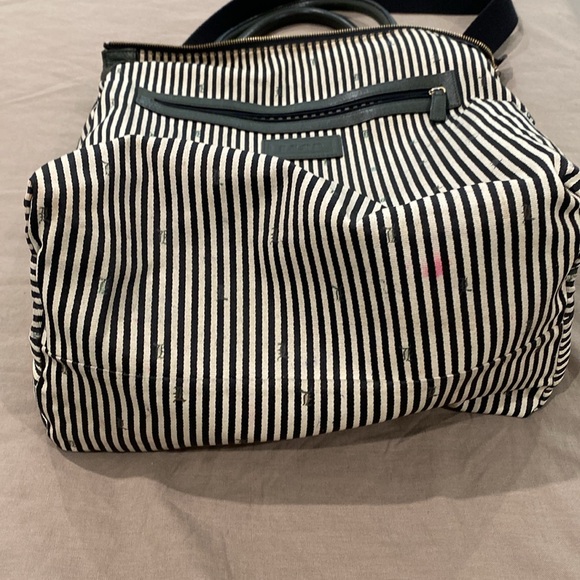 Women’s L.A.M.B Green Leather Tote with a Zipper closure - Picture 12 of 16